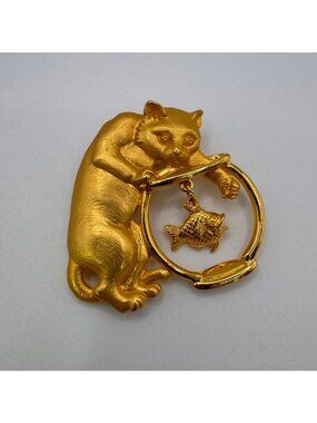 JJ Naughty Cat Fish Bowl Brooch Gold Tone Dangling Fish Kitty Vintage Signed Pin